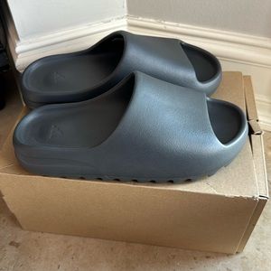 Brand new Yeezy slides originals size 11